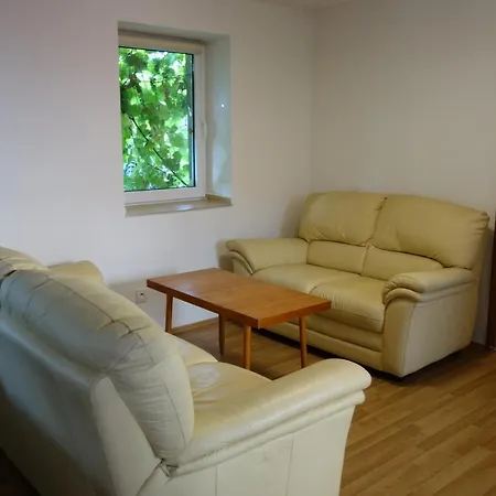 Apartment 1 Hulin, Chrastany