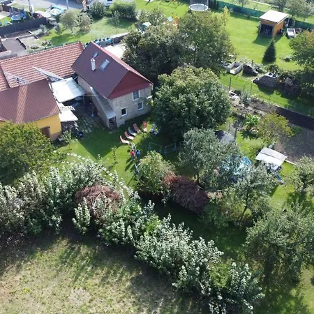 1 Hulin, Chrastany