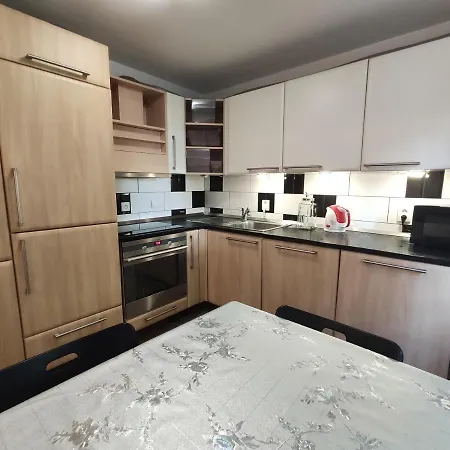 Apartment 1 Hulin, Chrastany
