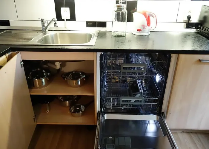 Hulin, Chrastany - Bily Apartman *